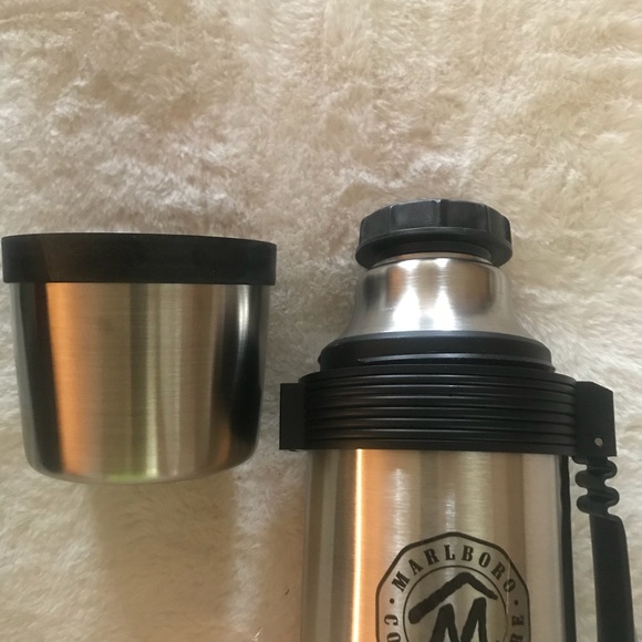 MARLBORO COUNTRY STORE THERMOS STAINLESS-STEEL VACUUM BOTTLE - Picture 7 of 9